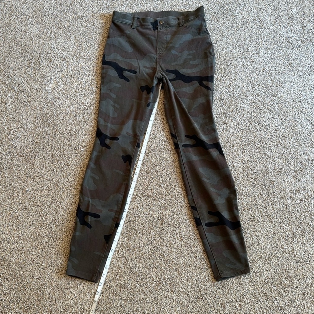 Time and Tru Camo Jeggings Size Small EUC
